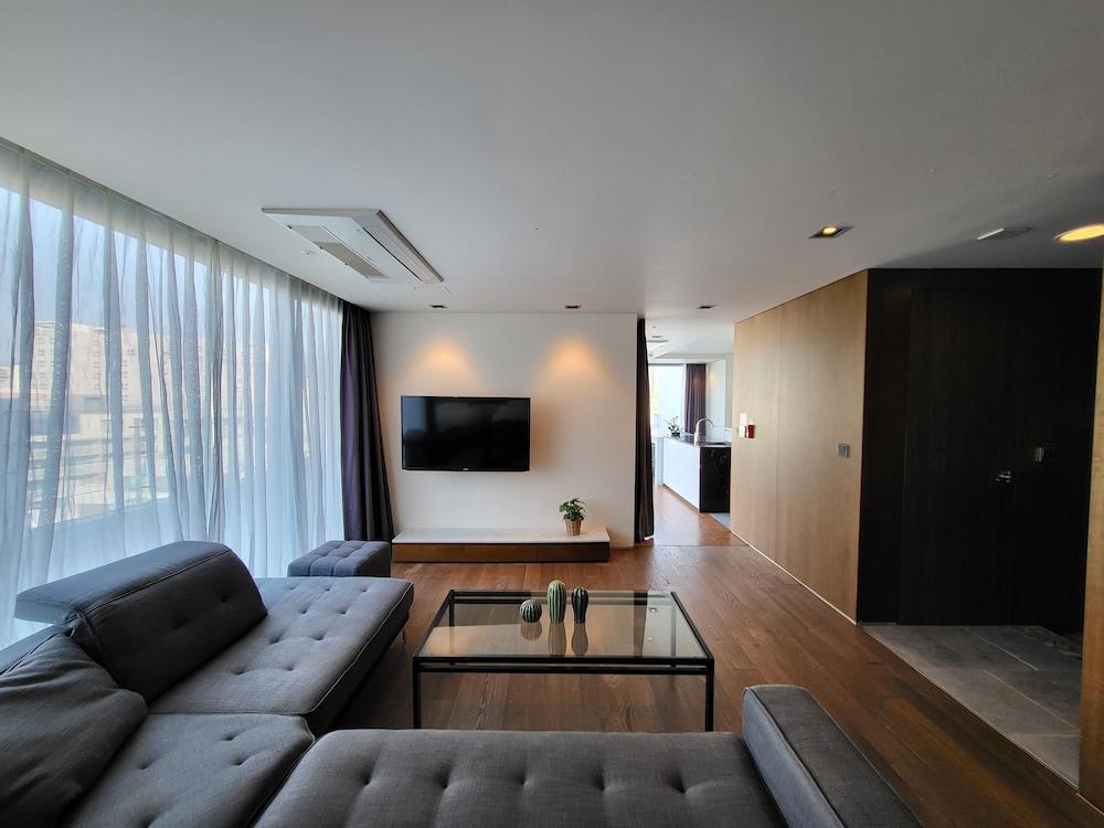 סאוגוויפו The Island Blue Hotel מראה חיצוני תמונה