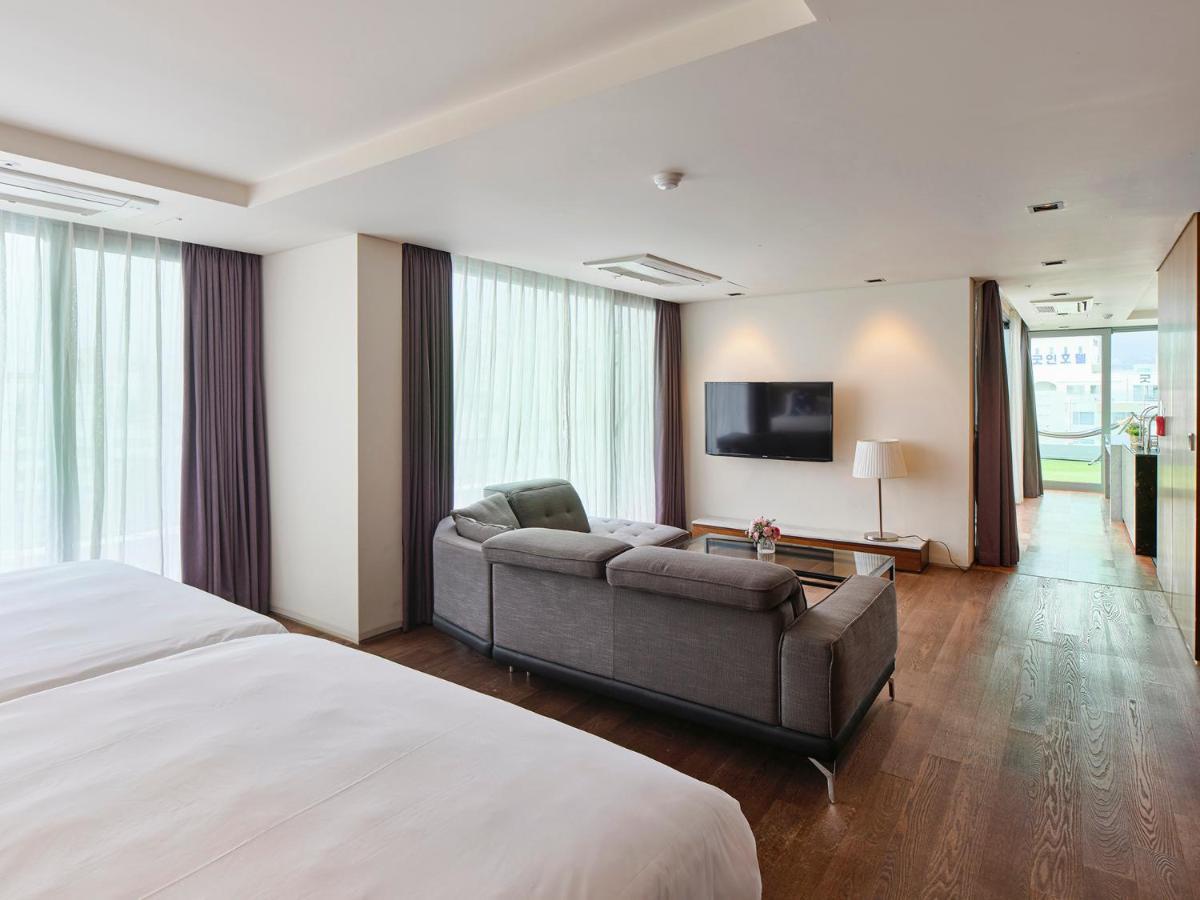סאוגוויפו The Island Blue Hotel מראה חיצוני תמונה